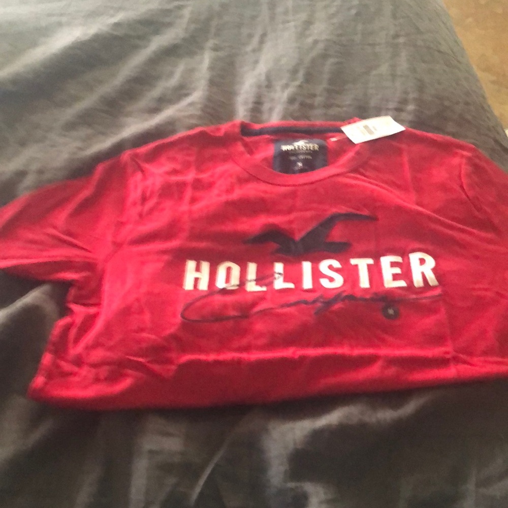 Hollister Men’s T-shirt-NWT- size M